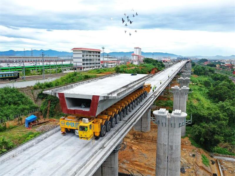 桂林高铁高架桥施工